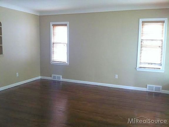 2nd image of 904 Oakridge Ave