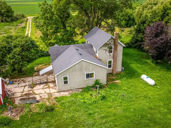9836 E Maize Rd, Ridott, IL 61067