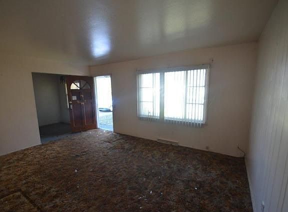 3rd image of 328 White Oak Dr