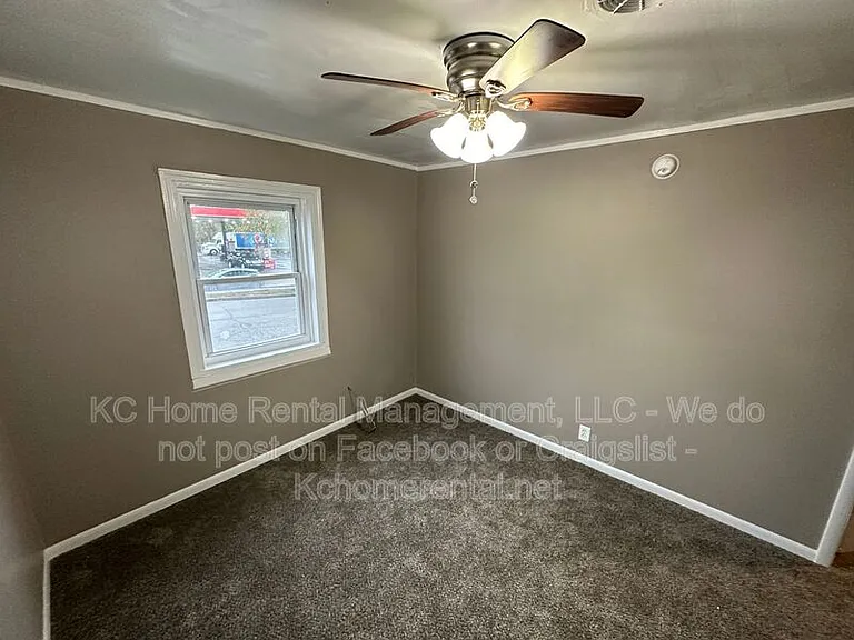 1200 E 23rd St S — Photo 30