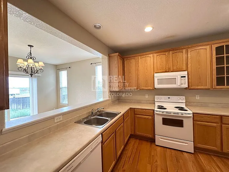 16700 E 104th Pl — Photo 5