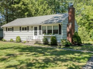 28 Edgemont St, Longmeadow, MA 01106