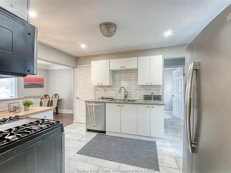 2309 Alexis Rd — Photo 8