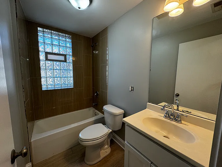 5400-5402 N Winthrop Avenue Gdn — Photo 7