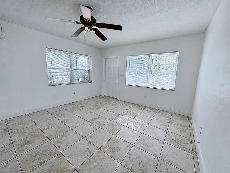 511 SE 2nd Ave #2 — Photo 36