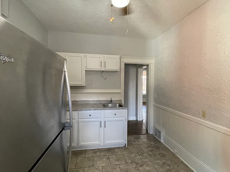 62 Holton Ave S — Photo 4