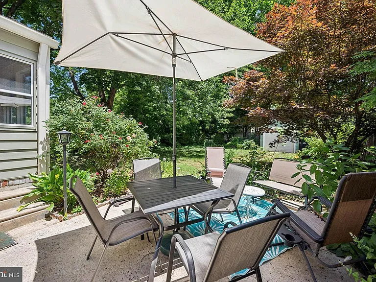 247 W Franklin Ave — Photo 15