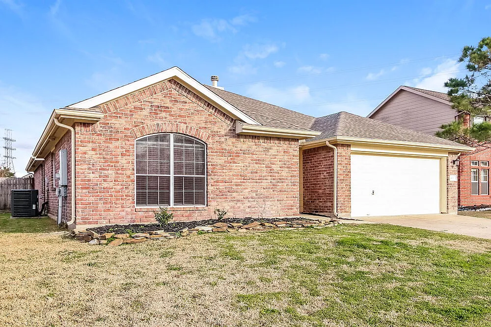 4 bed, 2.0 bath, 2173 sqft, $3,230 — Photo 4