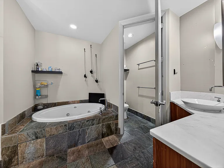 2633 NE 14th Ave #111 — Photo 21