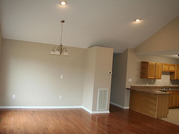 4th image of 110 Warrior Ln #1