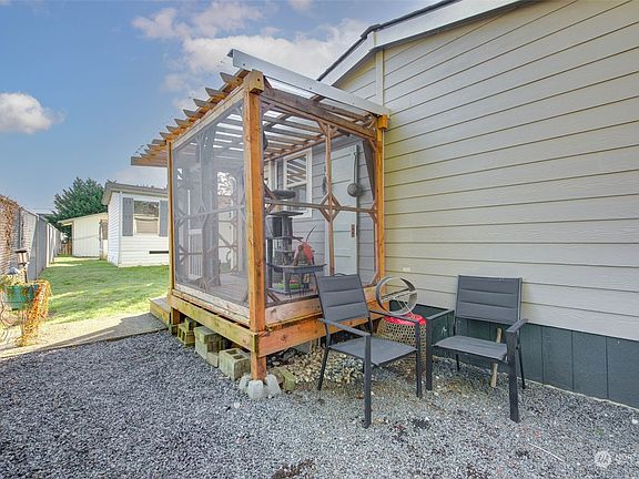 4th image of 19920 NE 67th Avenue #6