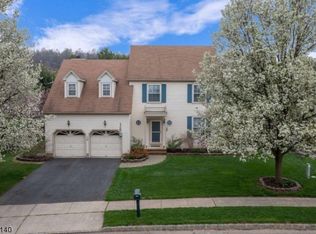 24 Byron Dr, Phillipsburg, NJ 08865