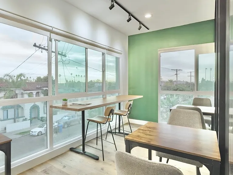 1455 W 36th St — Photo 31