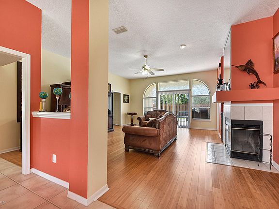 5th image of 983 Chapeltown Cir N
