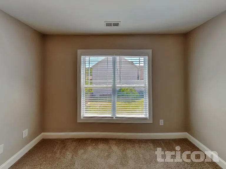 70 Hilldebrant Dr — Photo 12