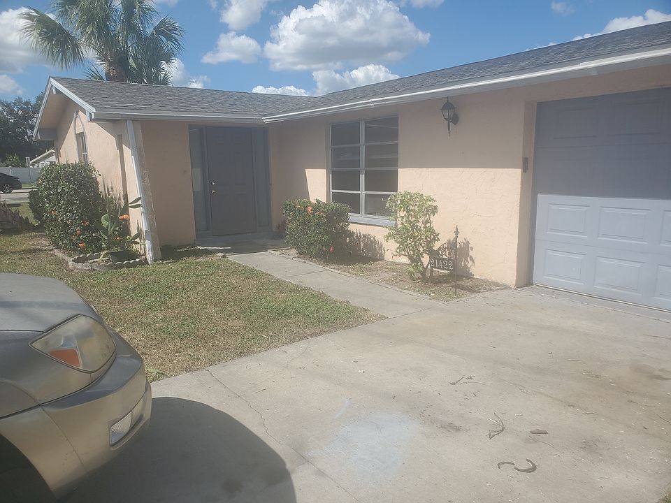 Front Yard, Single Garage.