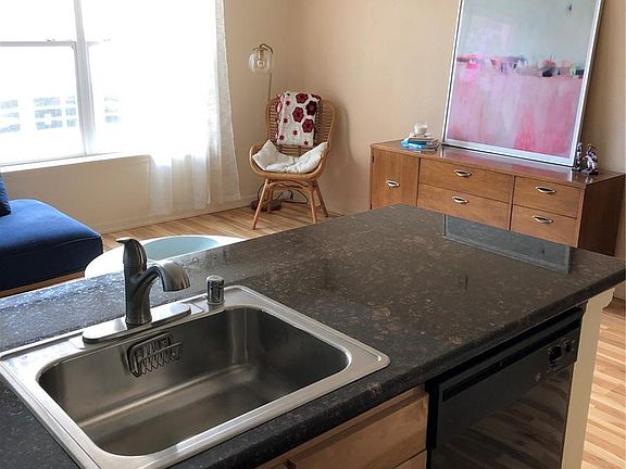 4th image of 1623 N Saint Paul St Unit 302