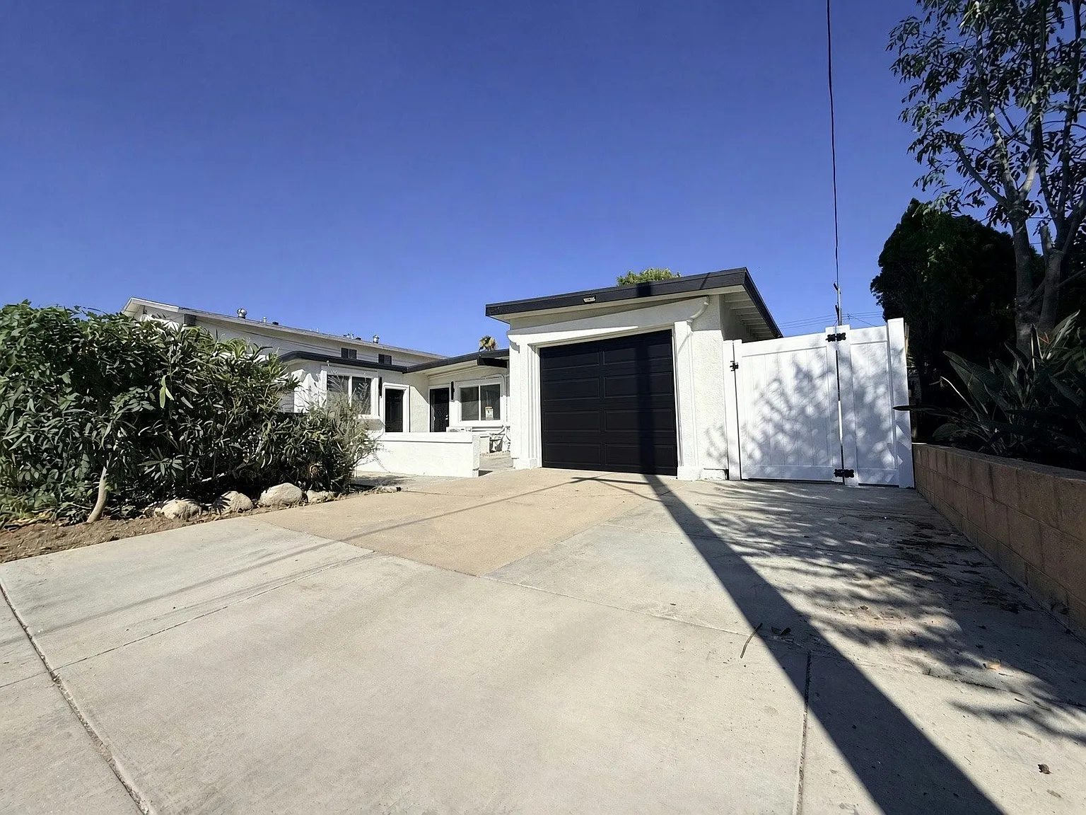 694 Illinois Street, Unit 694 — Photo 1