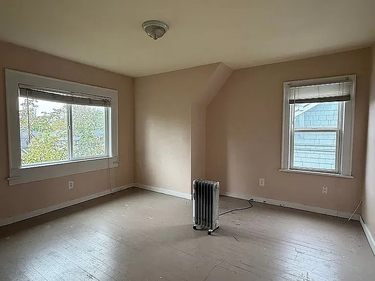 5016 19th Ave NE — Photo 5