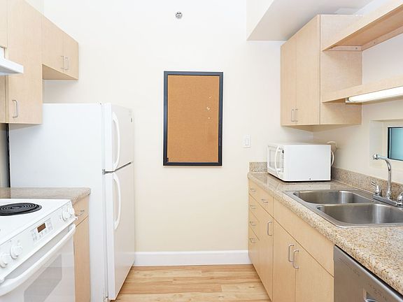 5th image of 425 W Beech St Unit 523