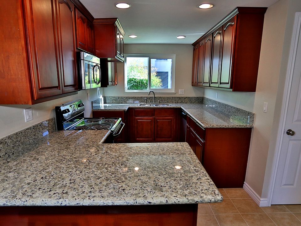 Fully Remodeled Kitchen