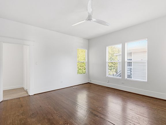 Airy and bright living room.