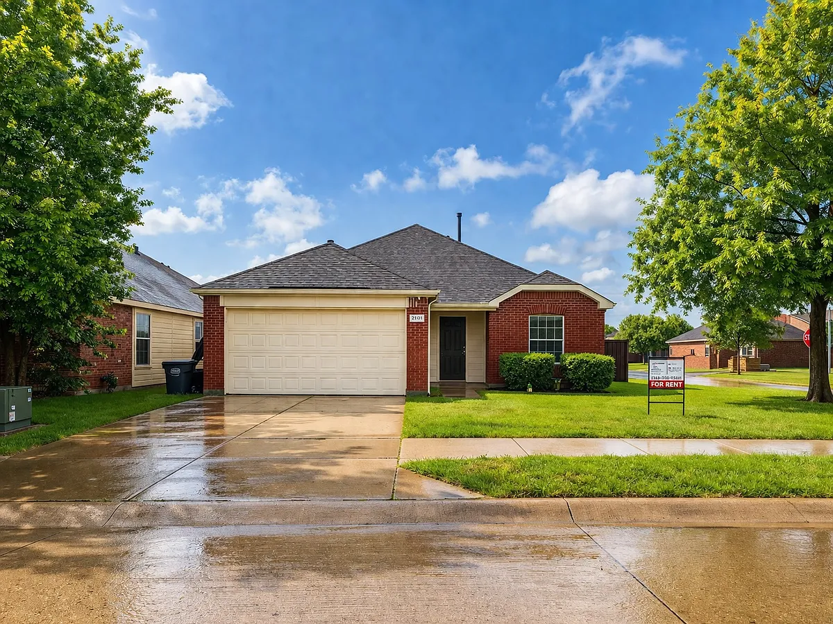 Building Photo - 2101 Wildwood Dr
