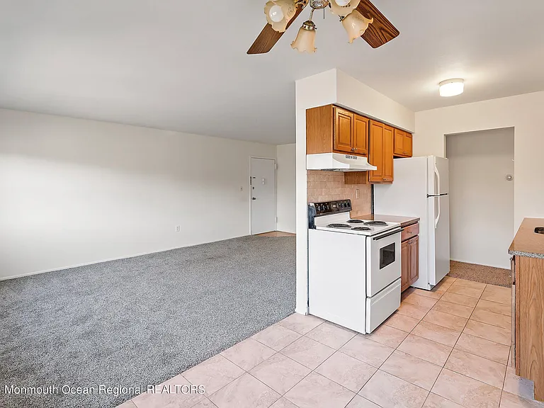 80 Manchester Ct #F — Photo 5