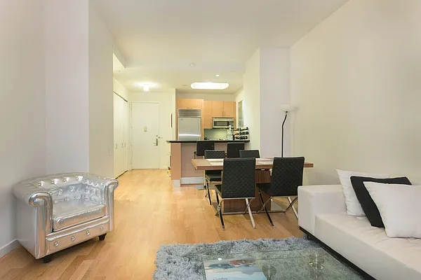 Sold by OneWorld Property Advisors | media 20