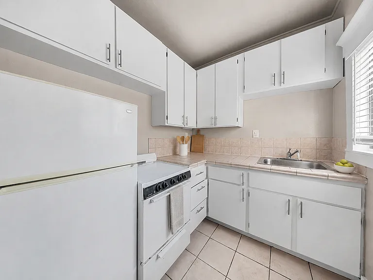 65 Linden Ave. — Photo 5