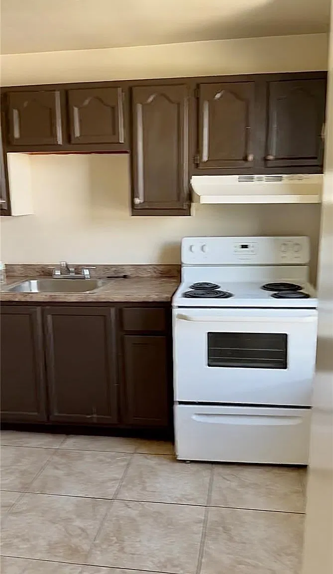 2 bed, 1.0 bath, 900 sqft, $1,300 — Photo 2