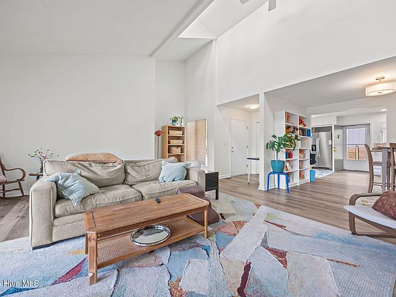 3rd image of 53a Cardinal Drive