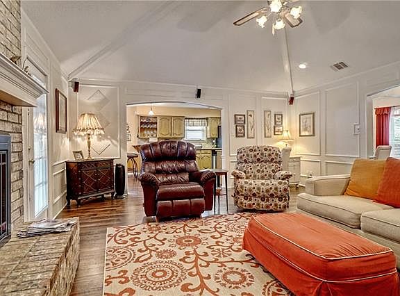 4th image of 9 Winding Creek Ct
