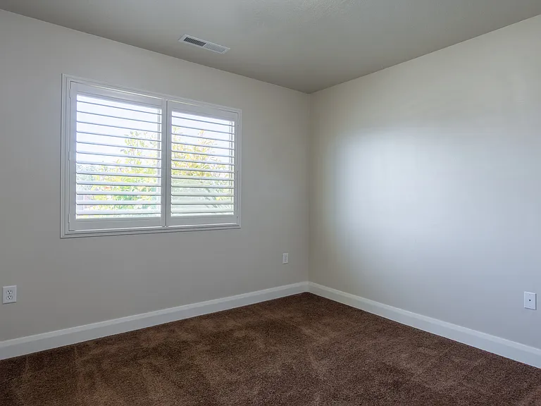 986 Camel Springs Dr — Photo 2