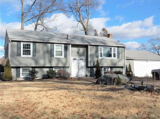 83 Hobbs Rd, Warwick, RI 02889