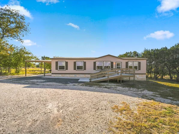 1366 CALCOTE RD, Kerrville, TX 78028