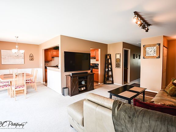 3rd image of 305 Wildberry Ct Unit B2