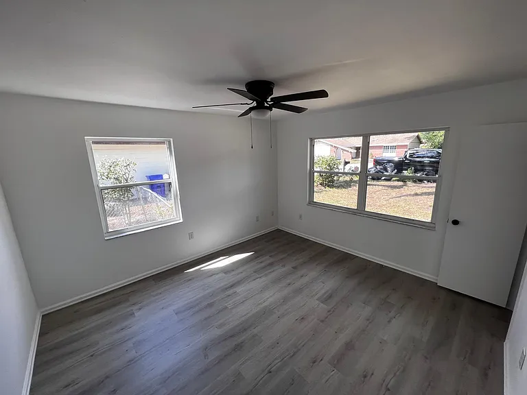 1611 Lawton Ln — Photo 6