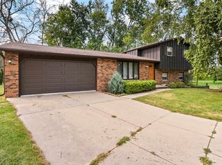 825 Gregory Pl, Green Bay, WI 54313