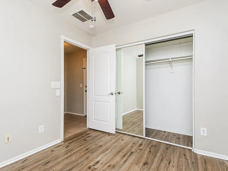 2121 E Huntington Dr — Photo 12