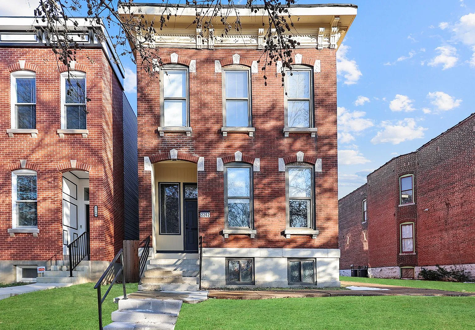 2 bed, 1.5 bath, 2244 sqft, $2,300 — Photo 1