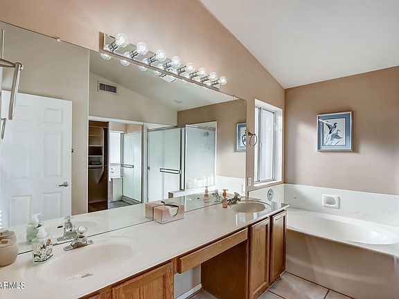 4th image of 683 E PARK Avenue