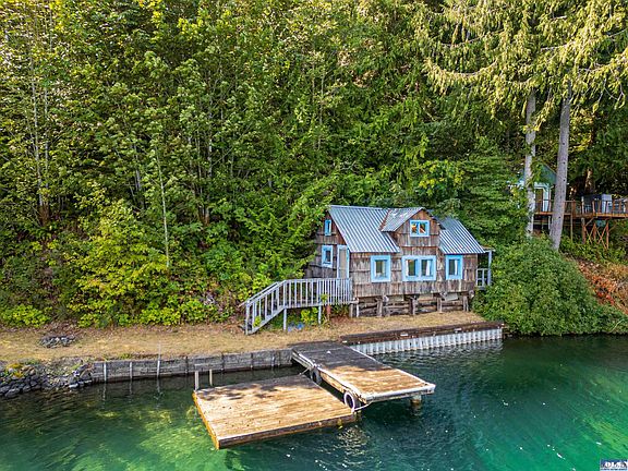 3rd image of 337 Heron Cove Rd
