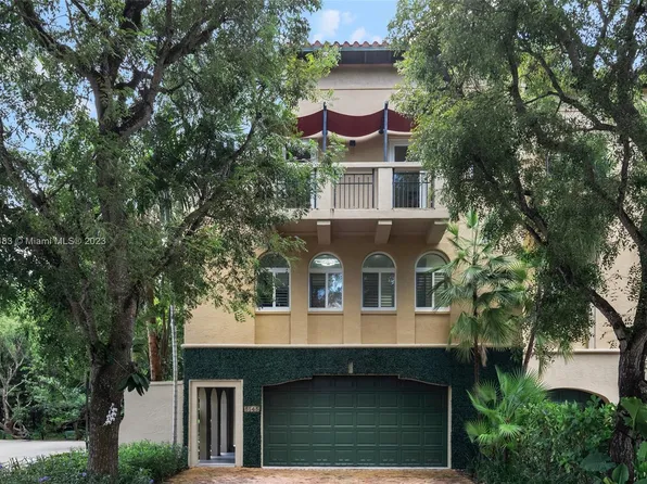 6145 Paradise Point Dr, Palmetto Bay, FL 33157