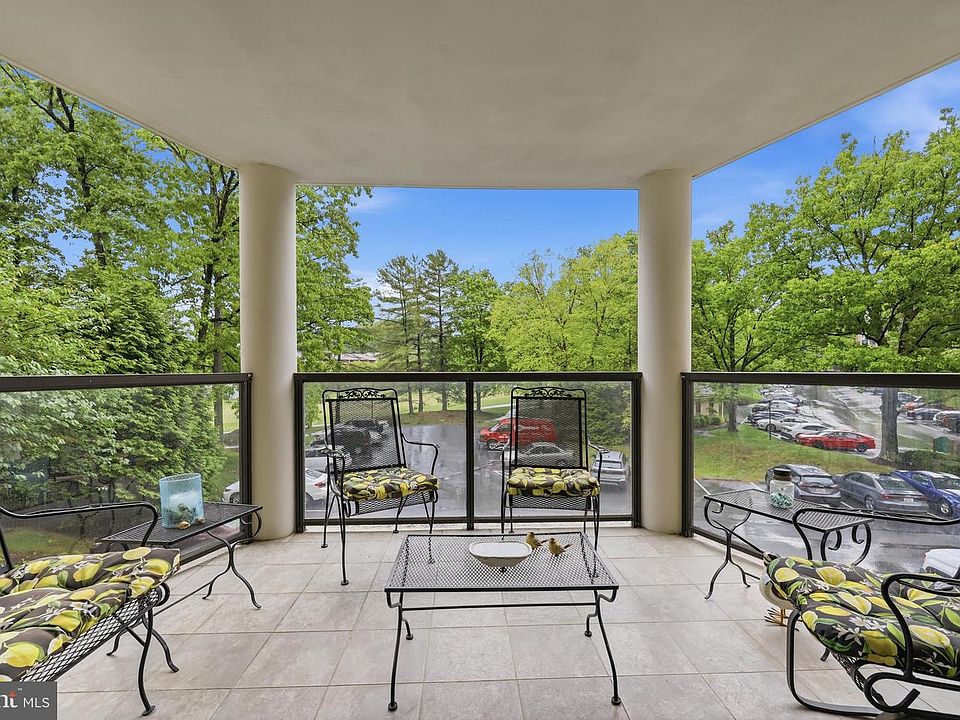 1st image of 15101 Interlachen Dr #1-224