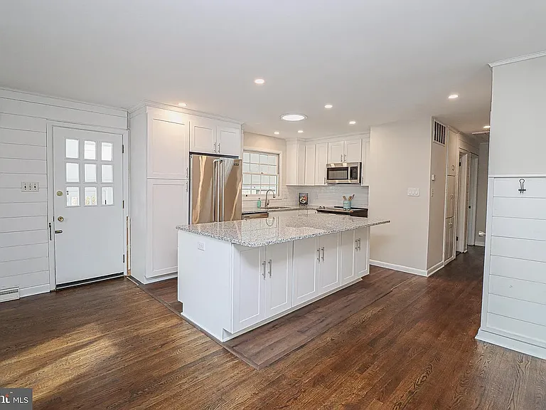430 Duvall Ln — Photo 6