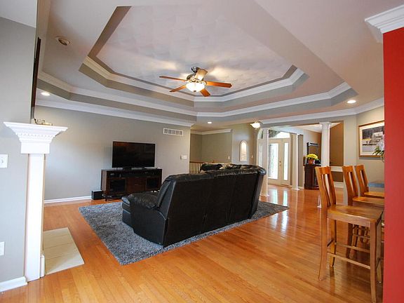 3rd image of 477 Hamilton Pl