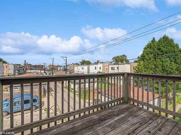 2nd image of 3816 W Le Moyne St #2E