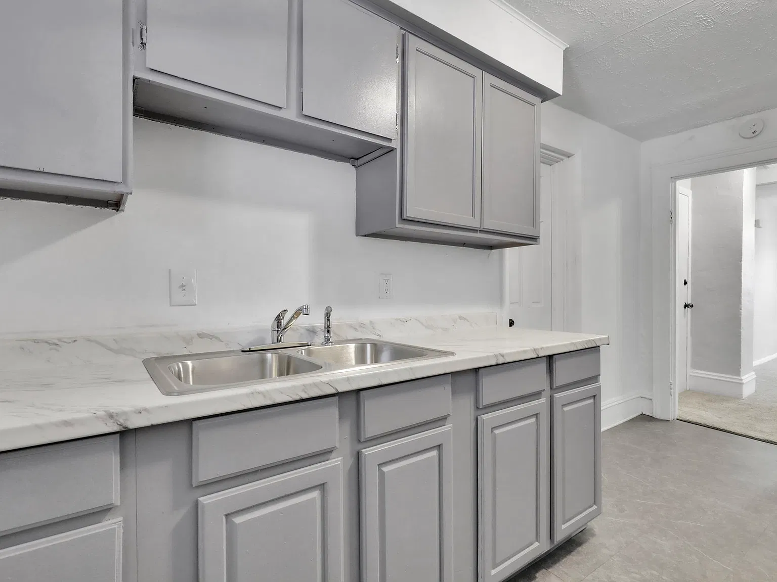 2 bed, 930 sqft, $1,050 — Photo 3