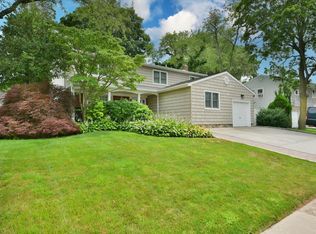 7 Albergo Ln, Syosset, NY 11791